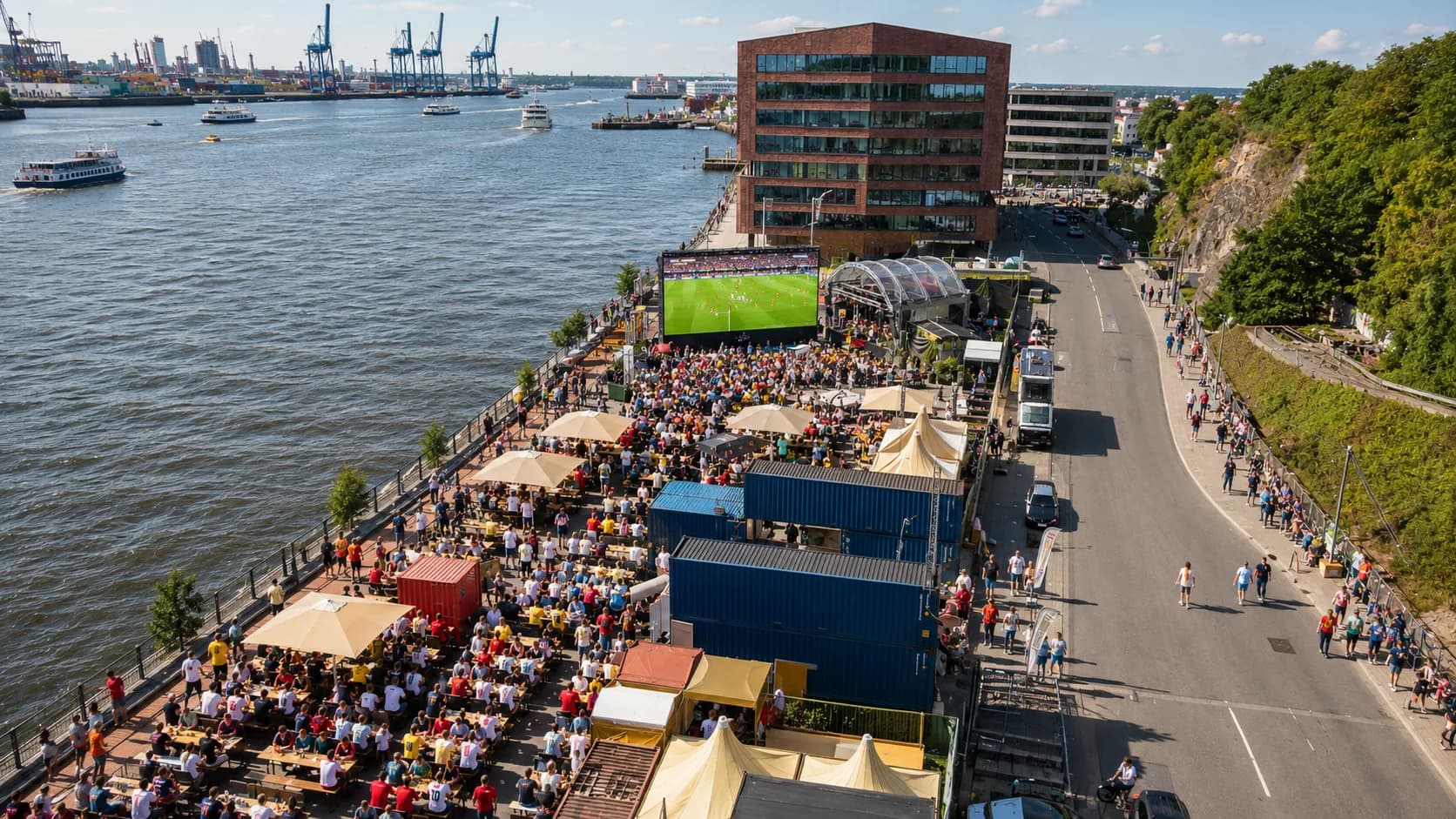 Luftbild der Public-Viewing-Location an der Großen Elbstraße 147 in Hamburg-Altona direkt an der Elbe